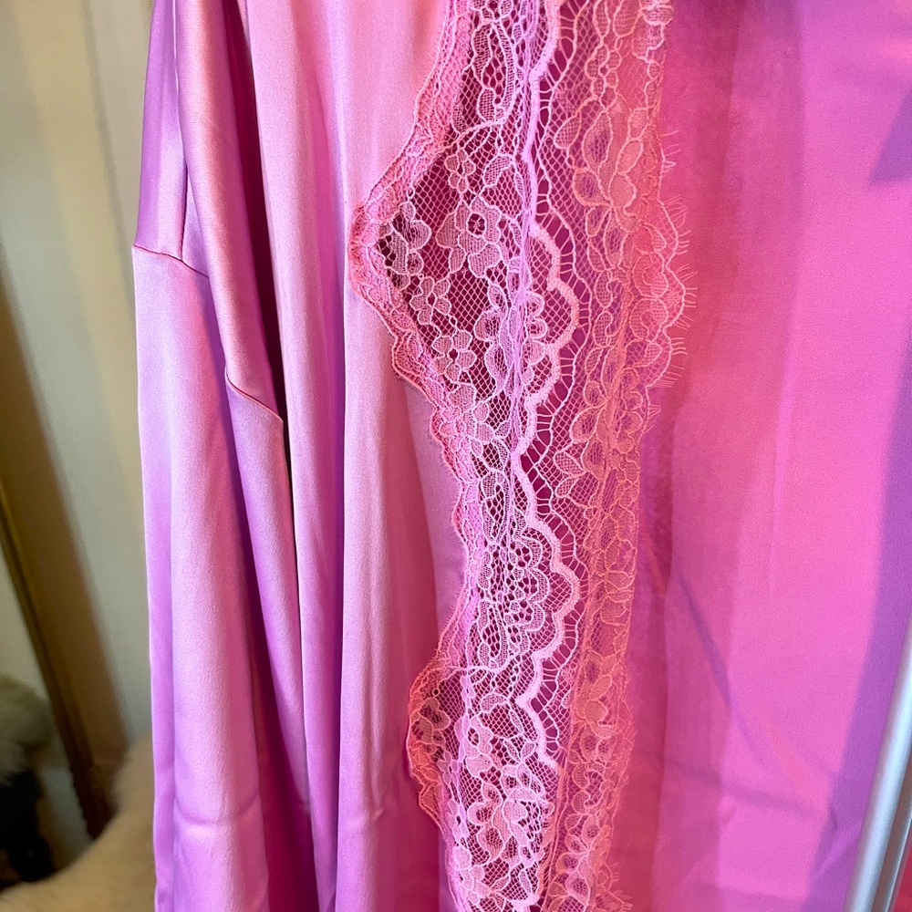 Victoria’s Secret Robe NWOT - Picture 3 of 3